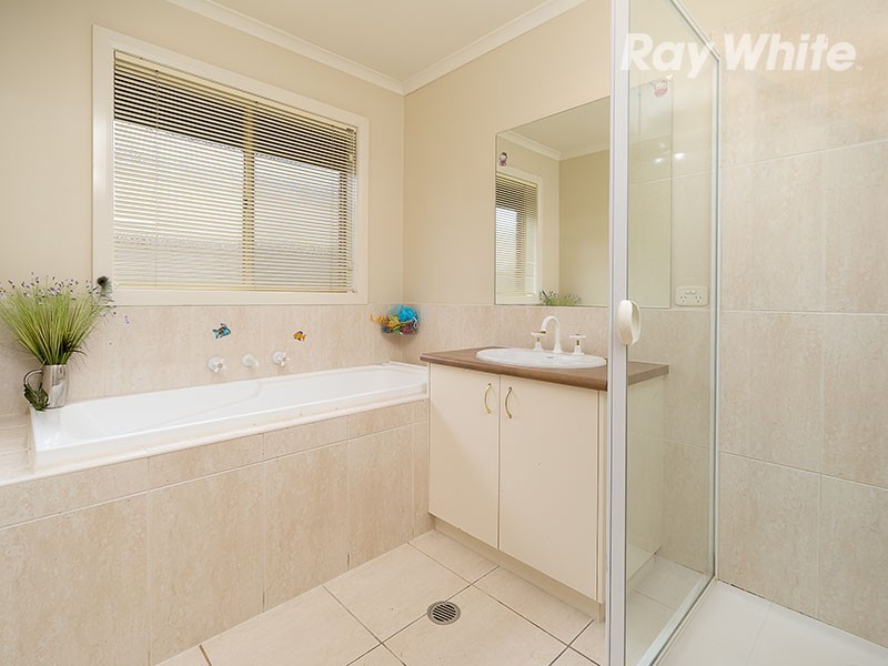 15 Dillagar Place, Lavington NSW 2641