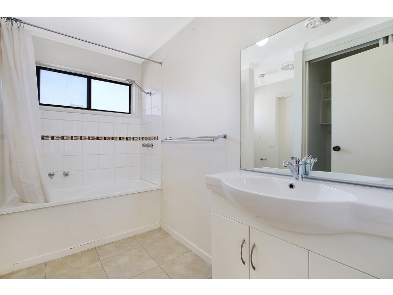 4/635 Storey Street, Lavington NSW 2641