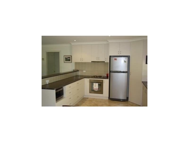 4 Hall Court, Howlong NSW 2643