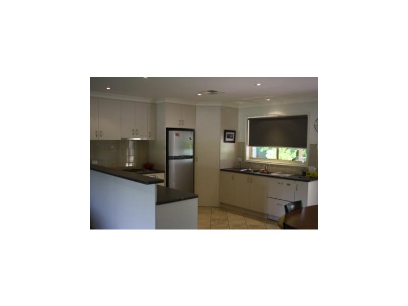 4 Hall Court, Howlong NSW 2643