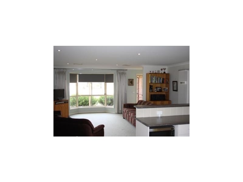 4 Hall Court, Howlong NSW 2643