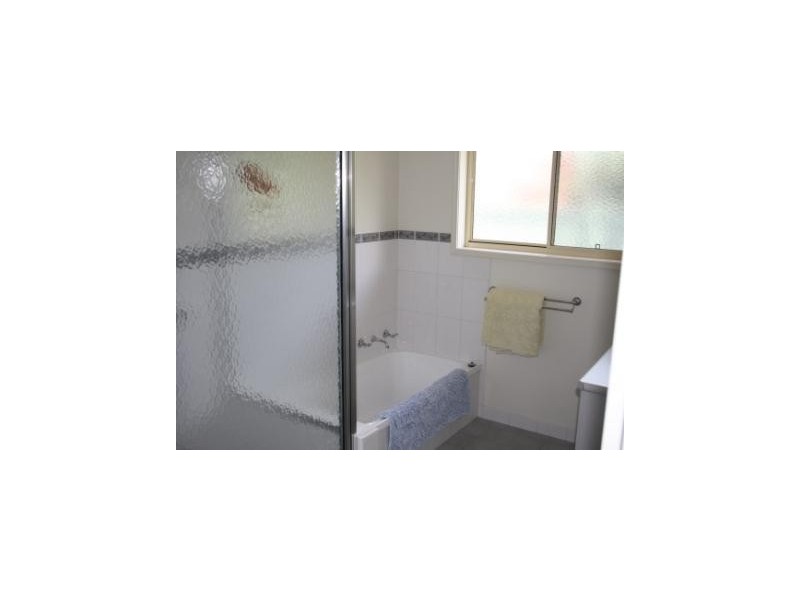 4 Hall Court, Howlong NSW 2643