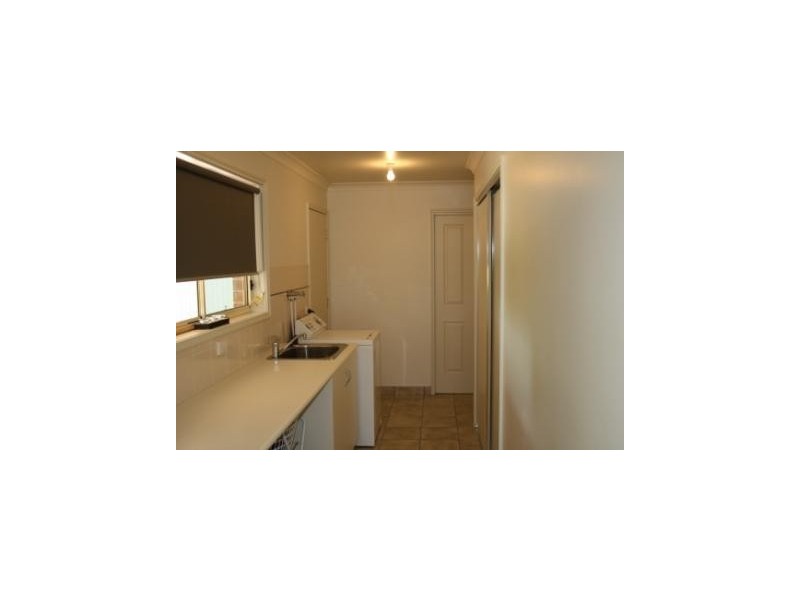 4 Hall Court, Howlong NSW 2643