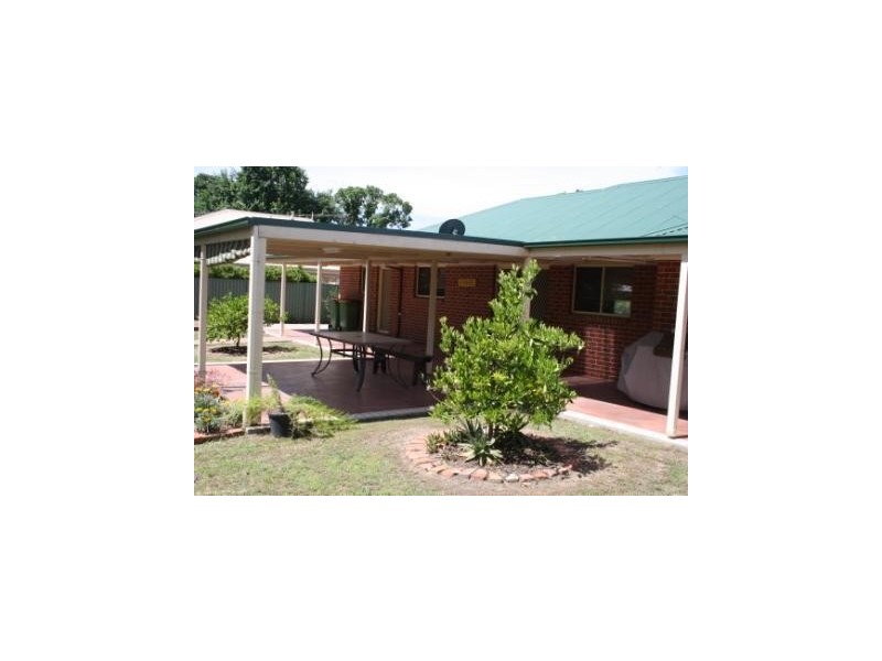 4 Hall Court, Howlong NSW 2643