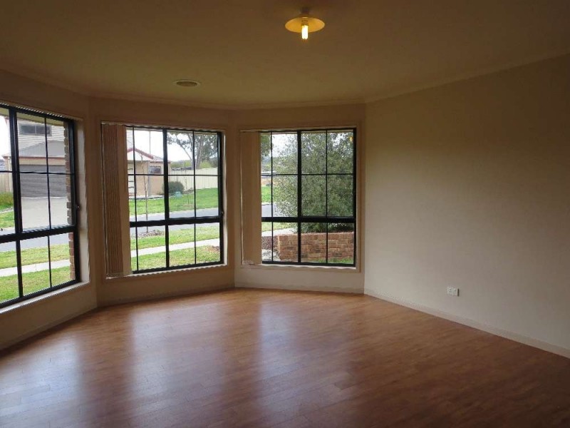 1 St Levans Place, Lavington NSW 2641