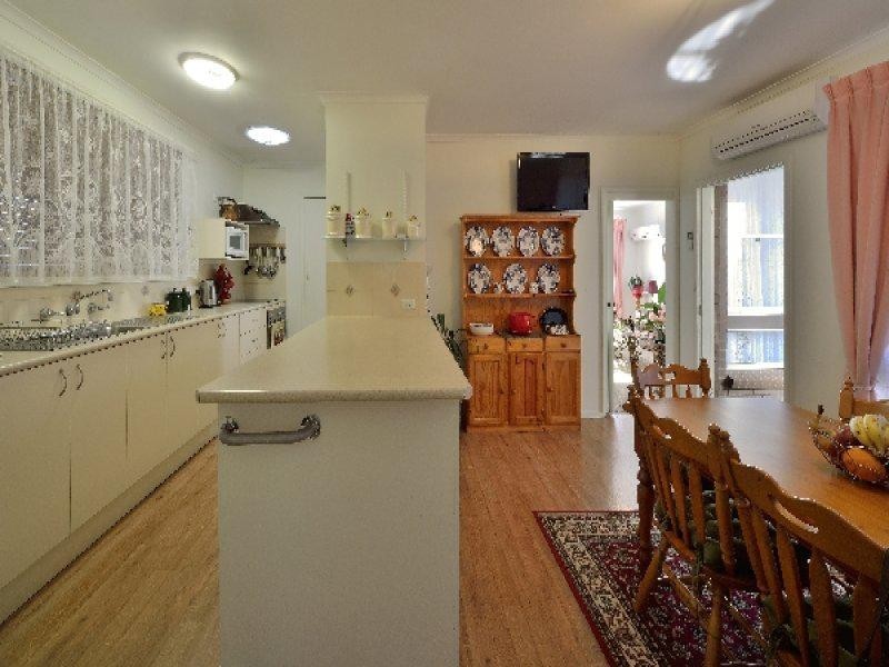 100 Kennedy Street, Howlong NSW 2643