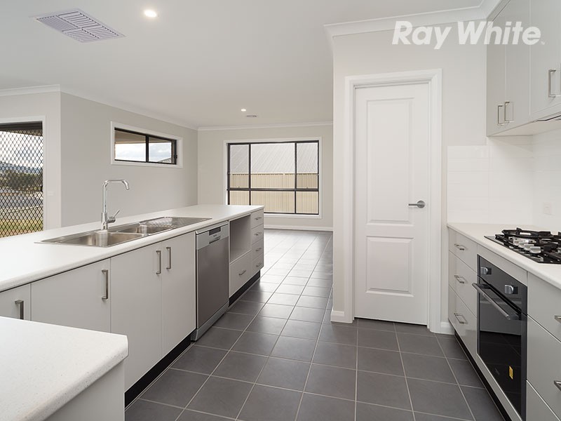 33 Forest Drive, Thurgoona NSW 2640
