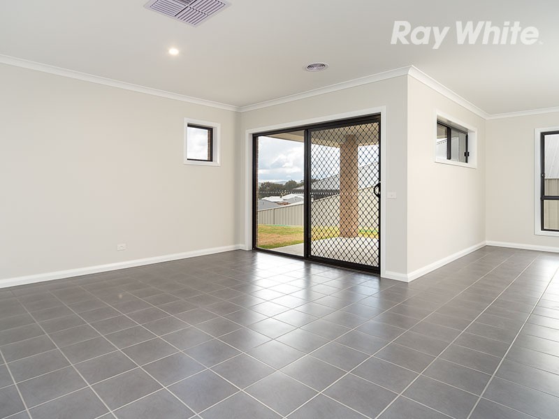 33 Forest Drive, Thurgoona NSW 2640