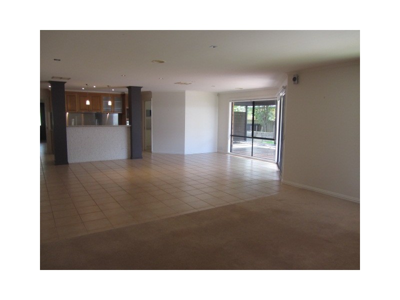 140 Mountford Crescent, East Albury NSW 2640