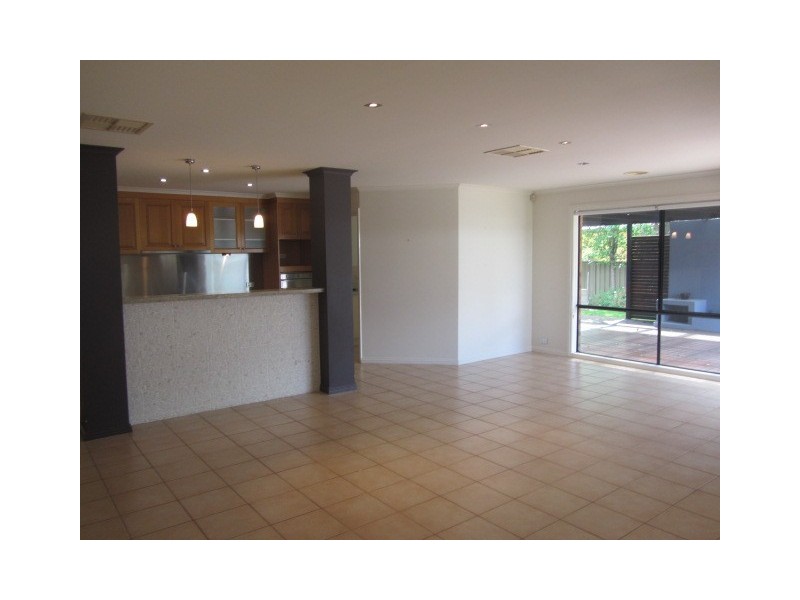 140 Mountford Crescent, East Albury NSW 2640