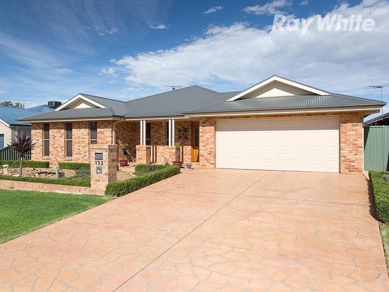 133 Read Street, Howlong NSW 2643