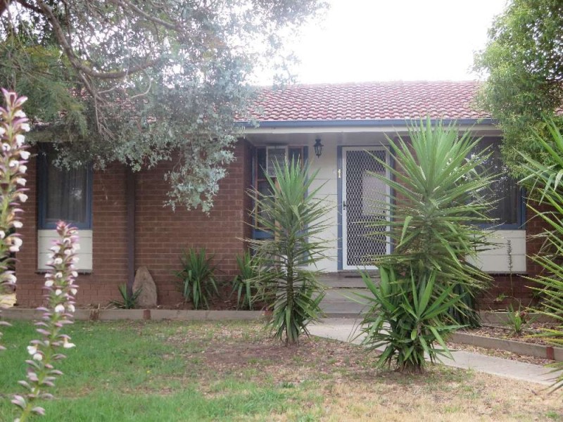 1 Garnet Place, Springdale Heights NSW 2641