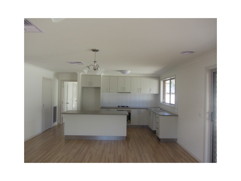 4 Britton Court, Jindera NSW 2642