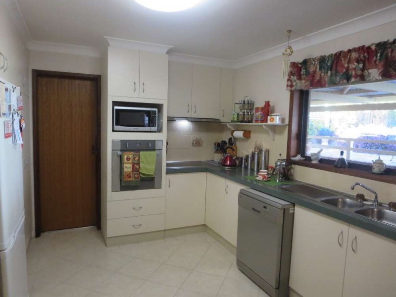 303 Desmond Street, Lavington NSW 2641