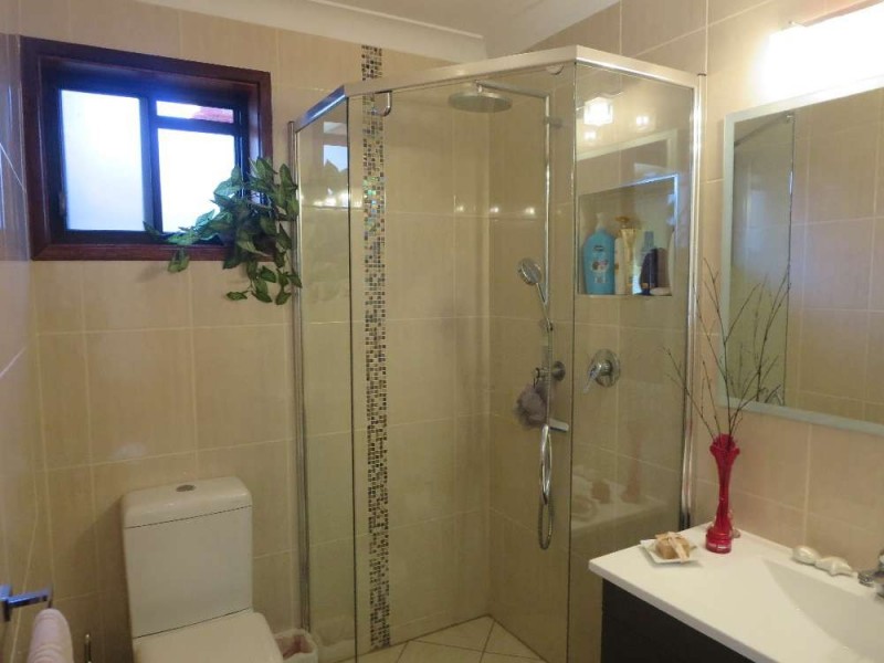 303 Desmond Street, Lavington NSW 2641