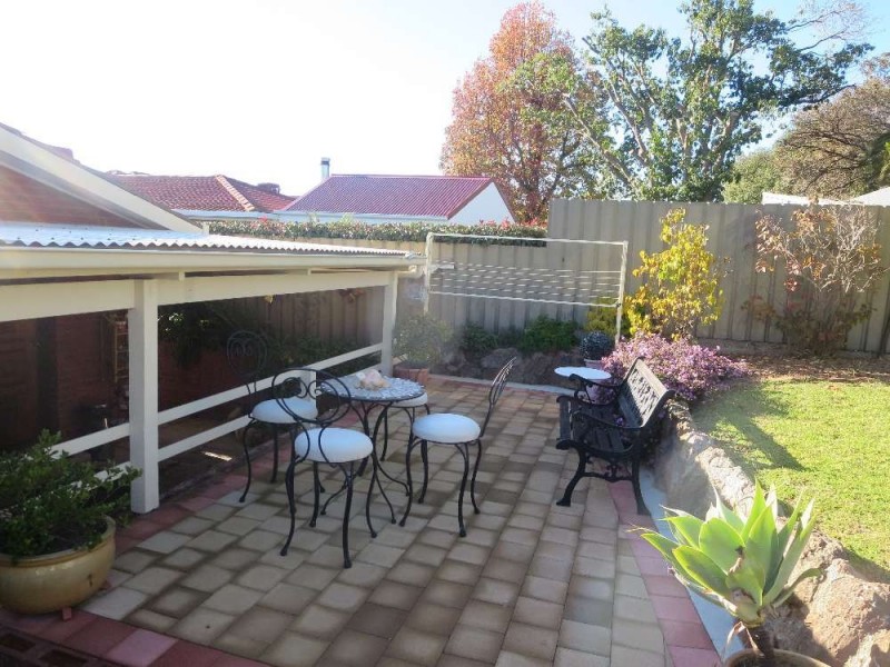 303 Desmond Street, Lavington NSW 2641