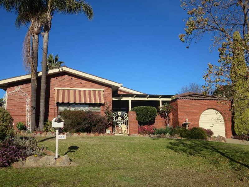 303 Desmond Street, Lavington NSW 2641