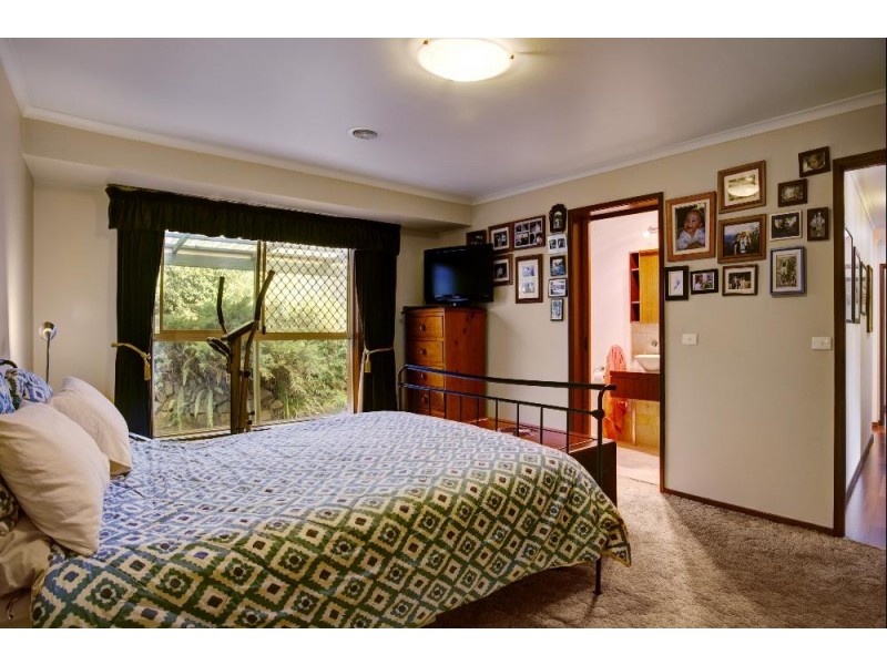 5 Mary Court, Lavington NSW 2641