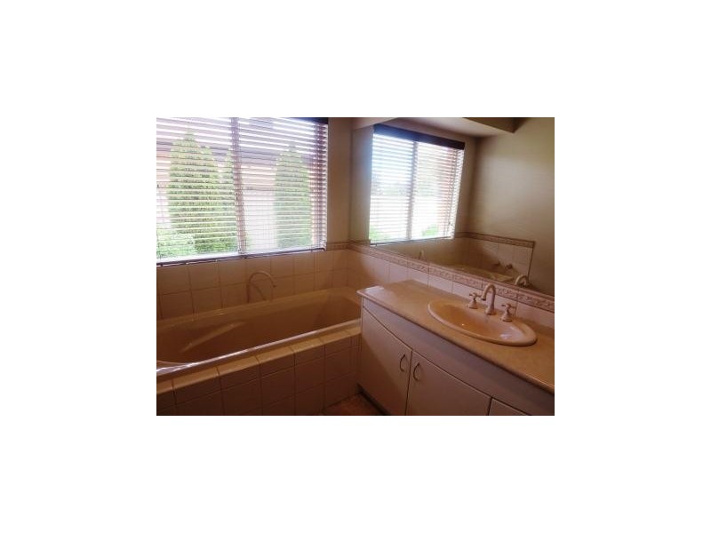 170 Golfclub Drive, Howlong NSW 2643