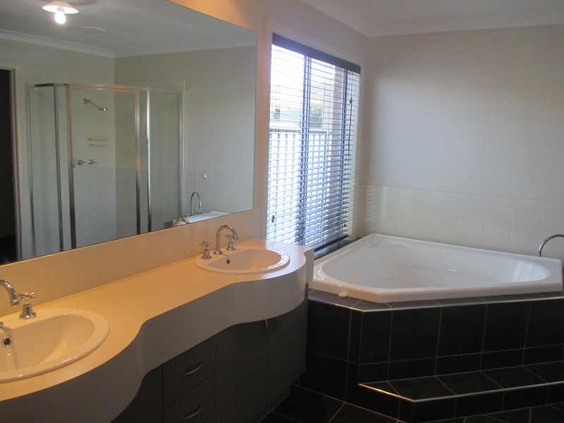 103 Rivergum Drive, East Albury NSW 2640