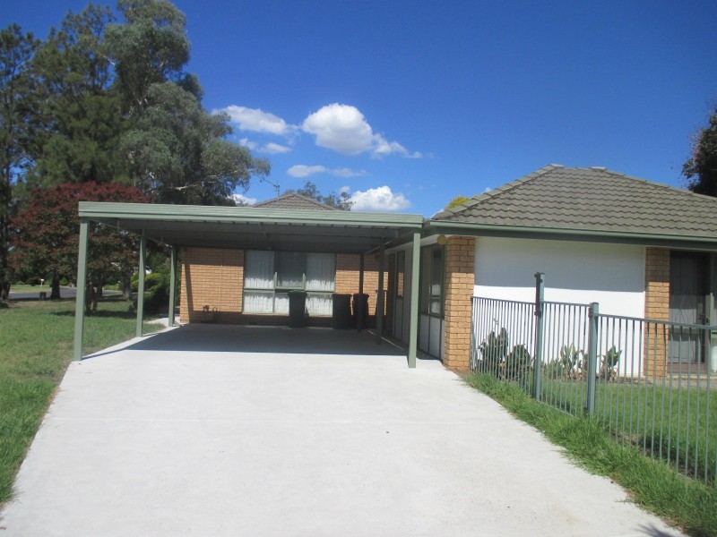 2 Troon Court, Thurgoona NSW 2640