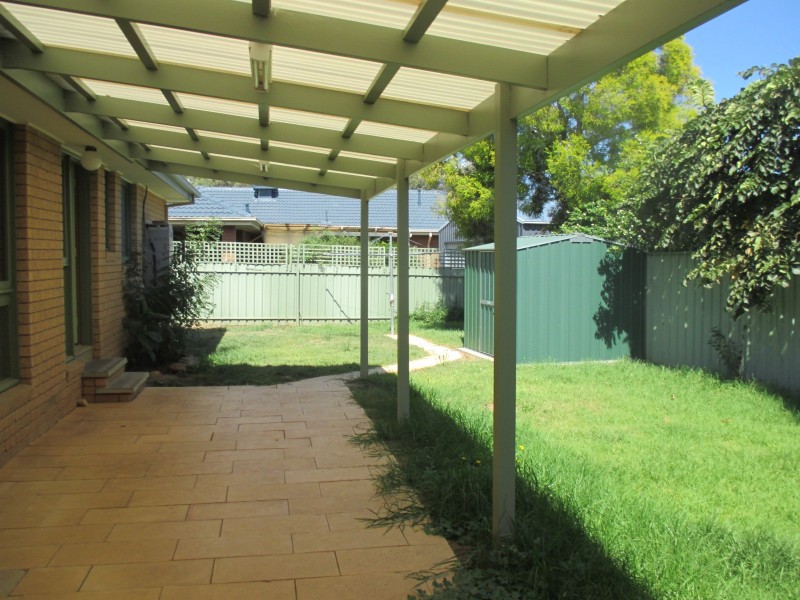 2 Troon Court, Thurgoona NSW 2640