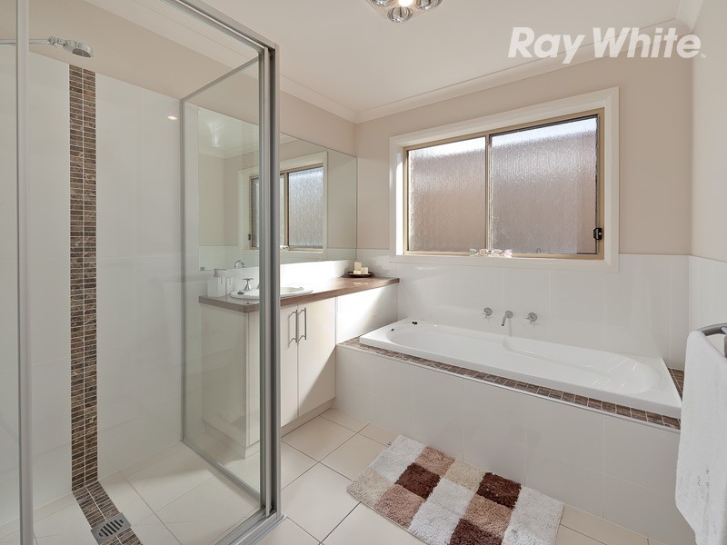11 Lawson Circuit, Lavington NSW 2641