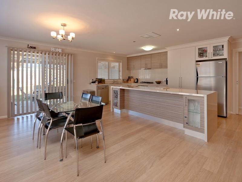 11 Lawson Circuit, Lavington NSW 2641