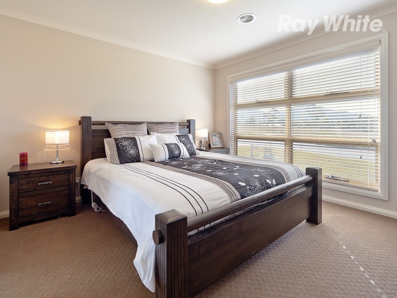 11 Lawson Circuit, Lavington NSW 2641