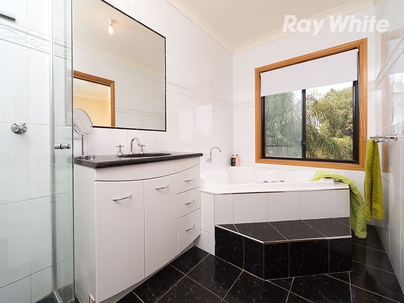 1 O’Mahony Close, Lavington NSW 2641