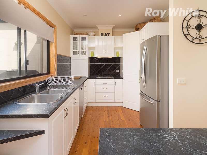 1 O’Mahony Close, Lavington NSW 2641