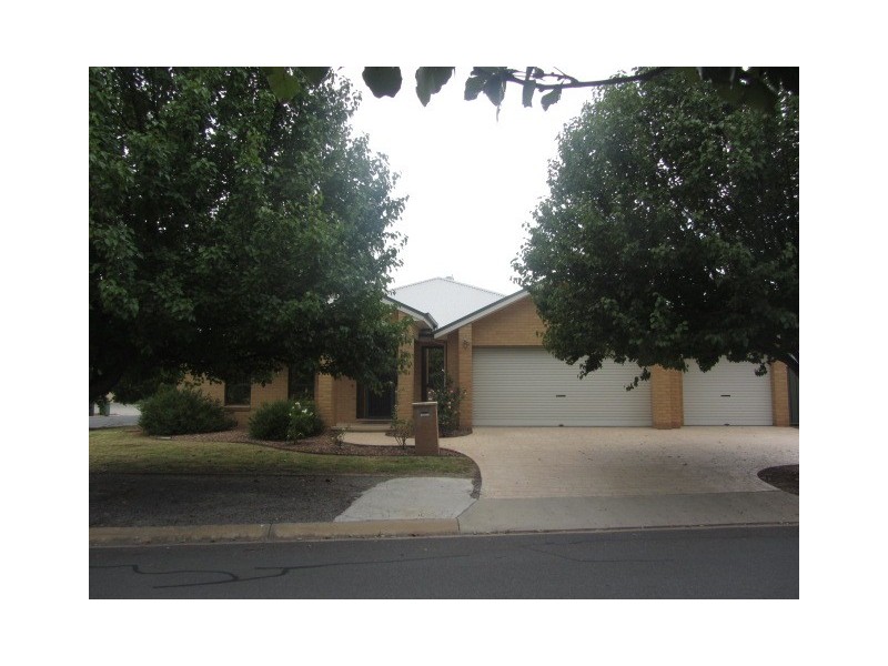 20 Robbins Drive, East Albury NSW 2640