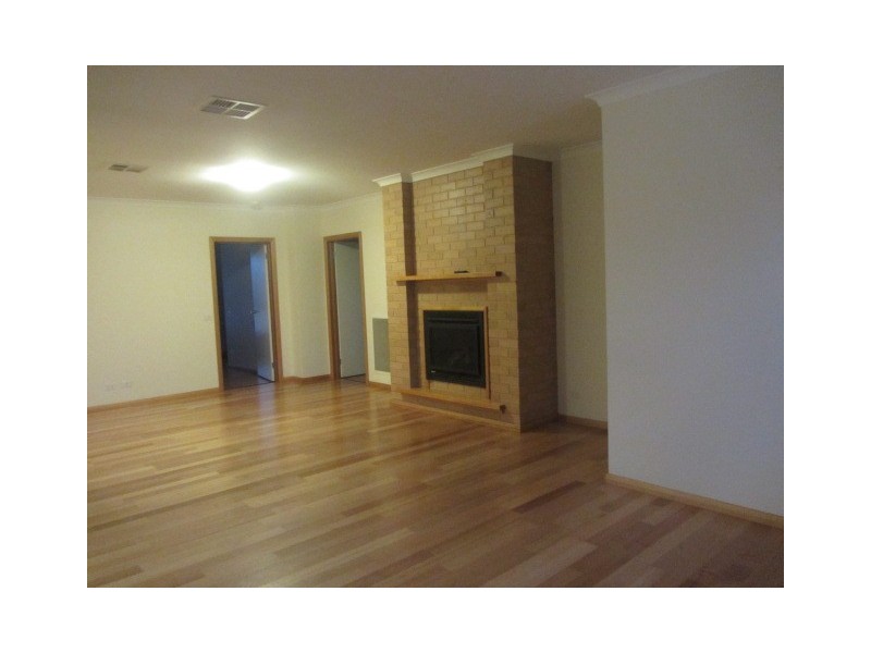 20 Robbins Drive, East Albury NSW 2640