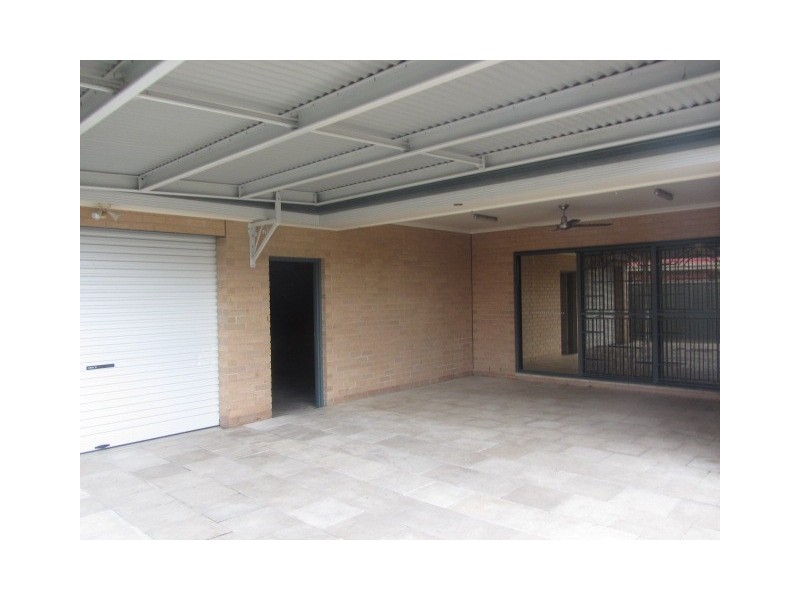 20 Robbins Drive, East Albury NSW 2640