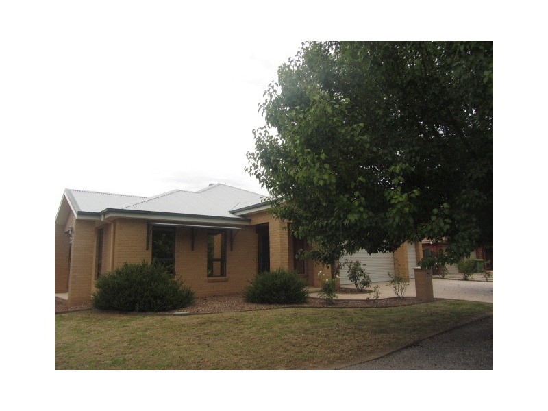 20 Robbins Drive, East Albury NSW 2640