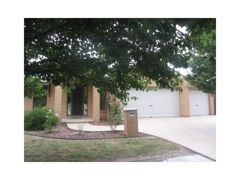 20 Robbins Drive, East Albury NSW 2640