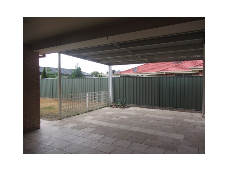 20 Robbins Drive, East Albury NSW 2640