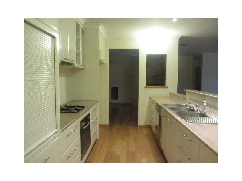 20 Robbins Drive, East Albury NSW 2640