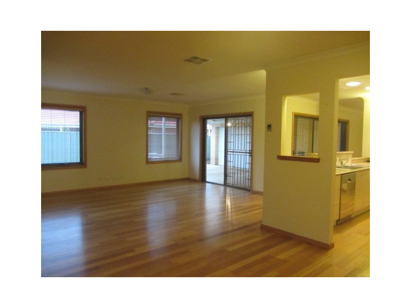 20 Robbins Drive, East Albury NSW 2640