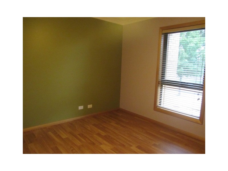 20 Robbins Drive, East Albury NSW 2640