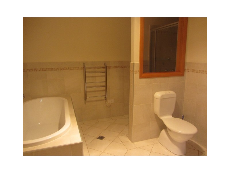 20 Robbins Drive, East Albury NSW 2640