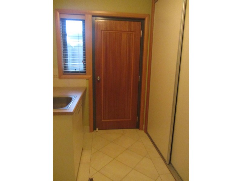 20 Robbins Drive, East Albury NSW 2640