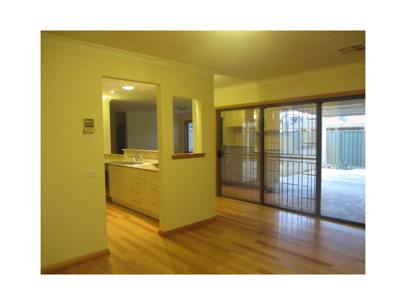 20 Robbins Drive, East Albury NSW 2640