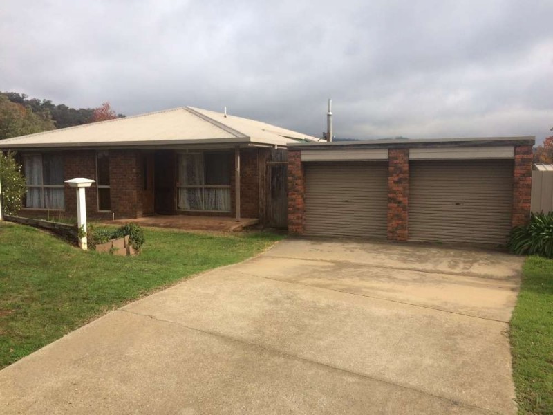 16 Hamilton Valley Court, Hamilton Valley NSW 2641
