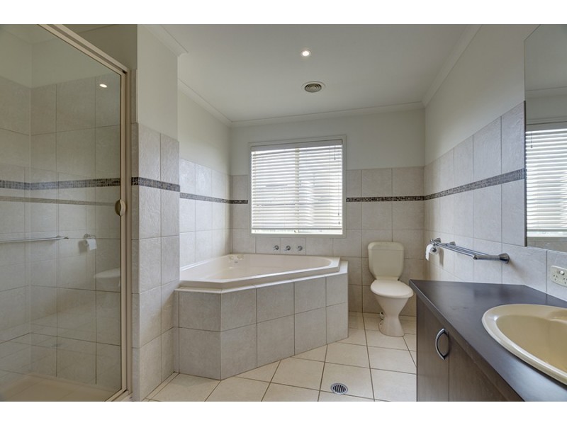 4 Grandeur Place, East Albury NSW 2640