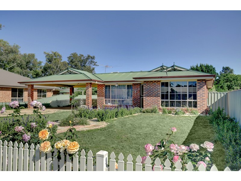 76 Adams Street, Jindera NSW 2642