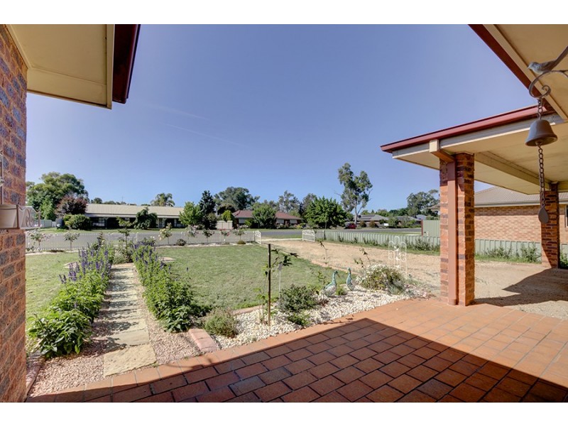 76 Adams Street, Jindera NSW 2642