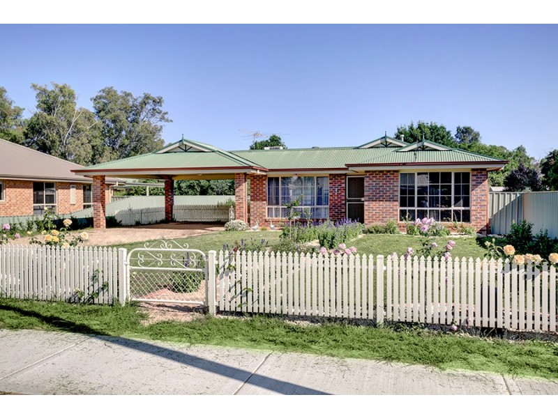 76 Adams Street, Jindera NSW 2642
