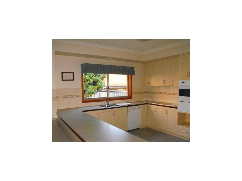 68 Greentree Way, Albury NSW 2640