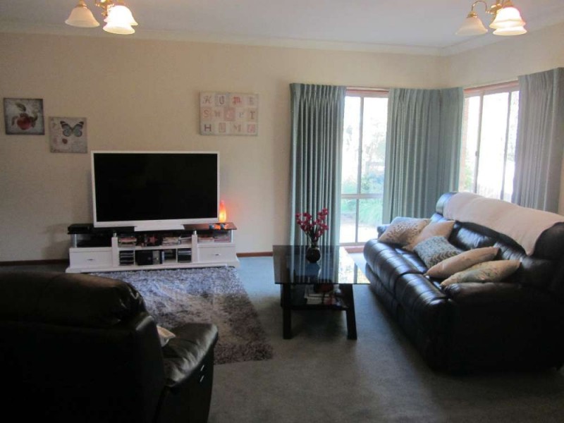 68 Greentree Way, Albury NSW 2640